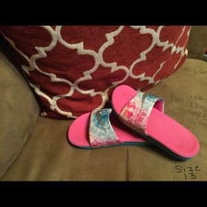 Nike pink and turquoise slide for little girl size 13